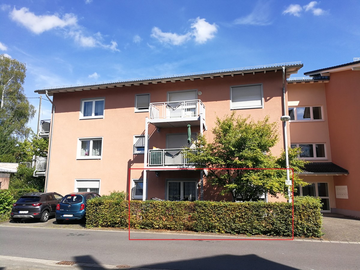Vermietete Eigentumswohnung mit PKW-Stellplatz, Kellerraum und Terrasse in Altenkirchen!