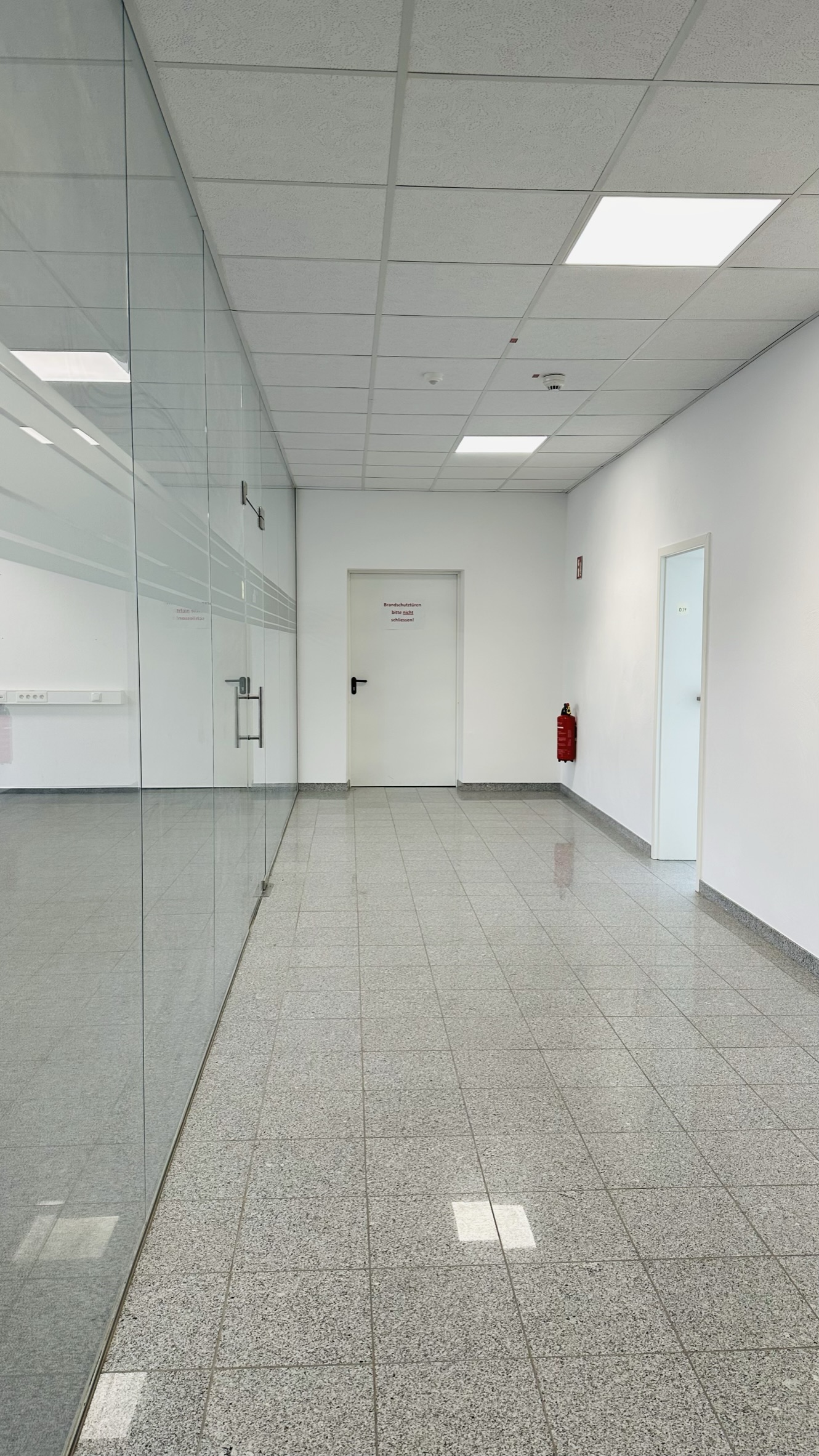 *PROVISIONSFREI* 900 m² – 1.270,67 m² Büro-/Praxisräume zu vermieten!