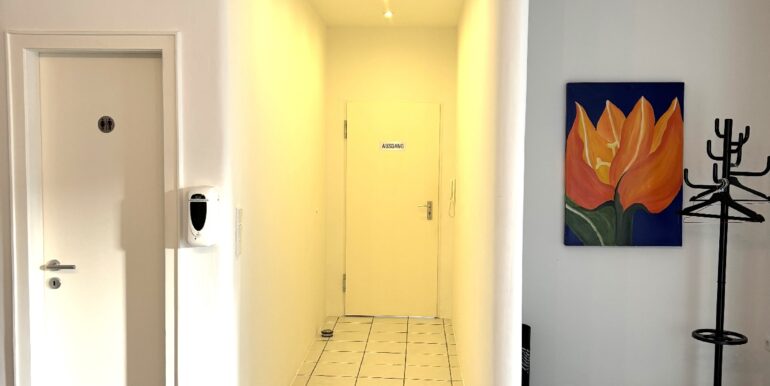 WC 1, Eingang, Garderobe