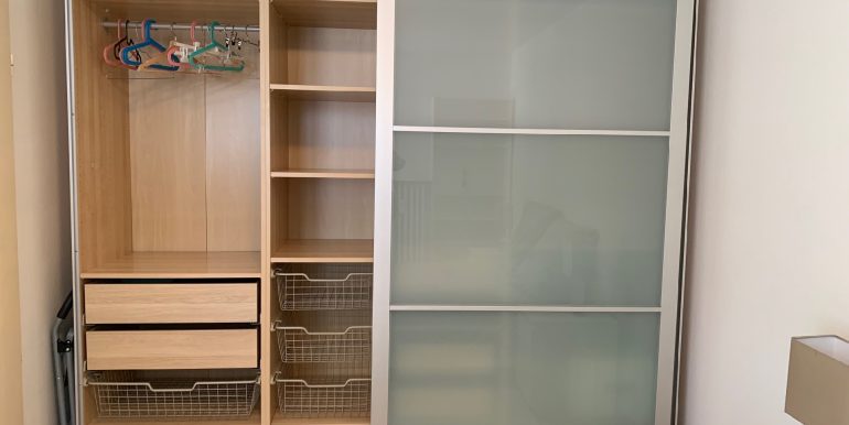 großer Kleiderschrank
