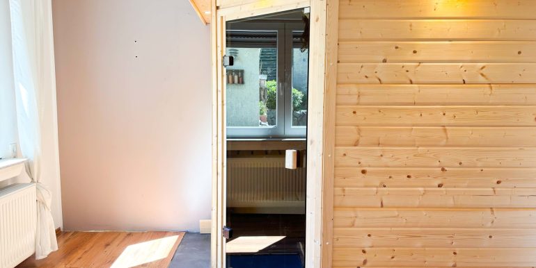 Durchgangszimmer mit Sauna EG