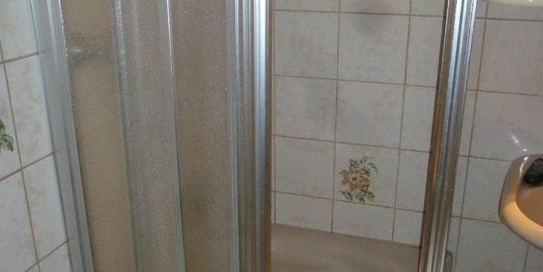 Badezimmer mit Dusche
