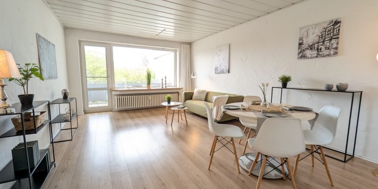 Wohnzimmer Blick zum Balkon