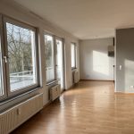 Wohnzimmer mit Balkon