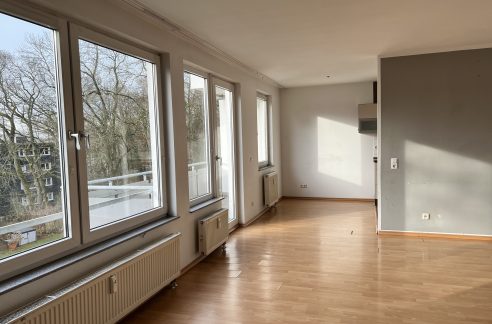 Wohnzimmer mit Balkon