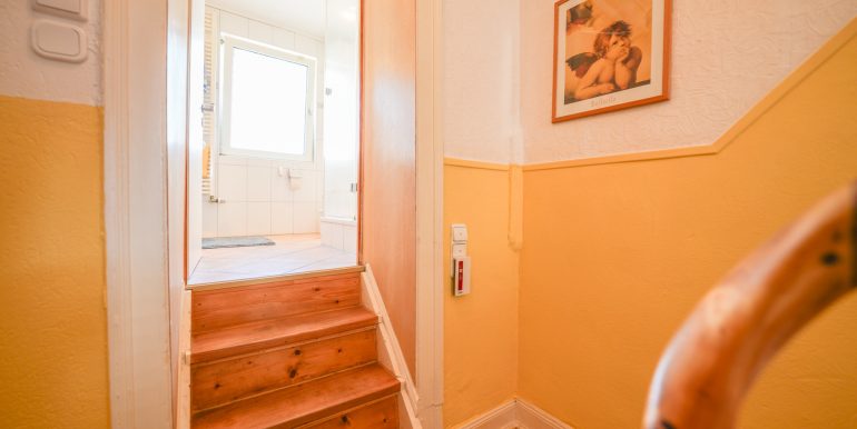 Zugang 1. OG und Badezimmer