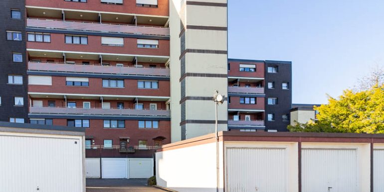 Die Garagenzufahrt: Komfortabler Platz für Ihr Fahrzeug, direkt vor der Tür.