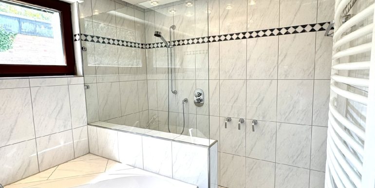 modernisiertes Masterbad