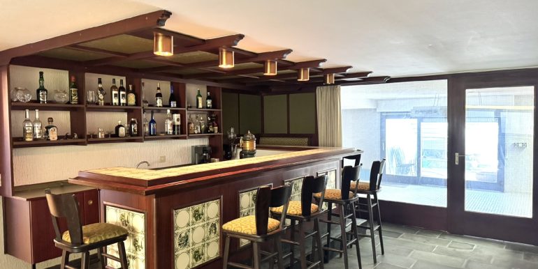 massive Kellerbar