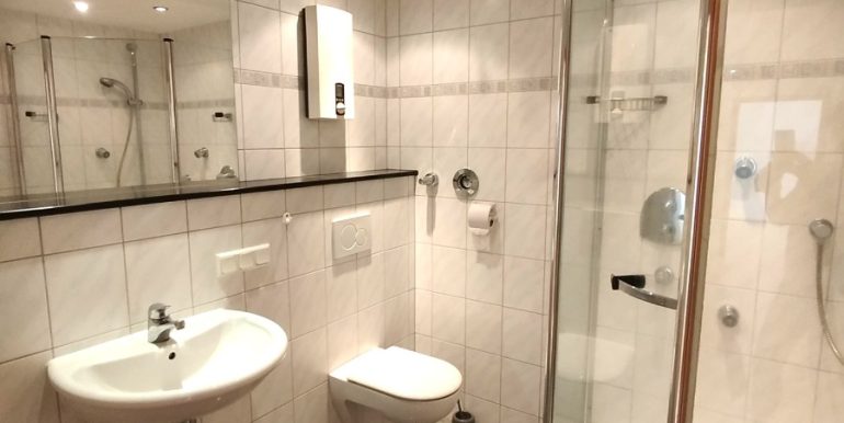 Modernes Duschbad