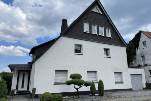 Straßenansicht Eingang