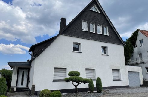 Straßenansicht Eingang