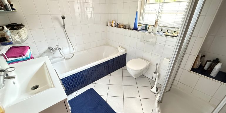 Badezimmer EG