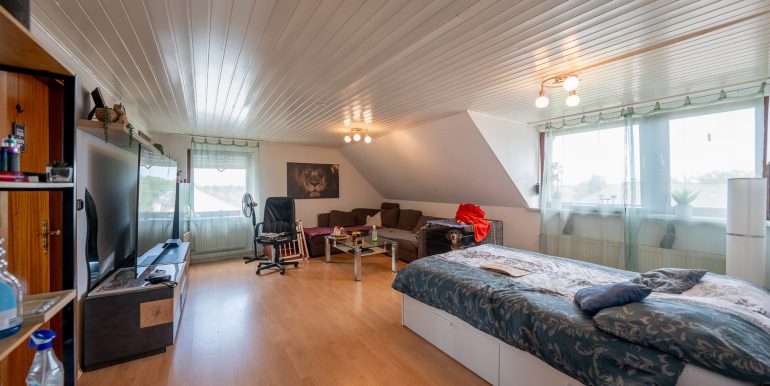 12 Wohnzimmer DG