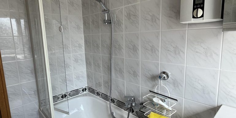 ... Wanne mit Duschmöglichkeit