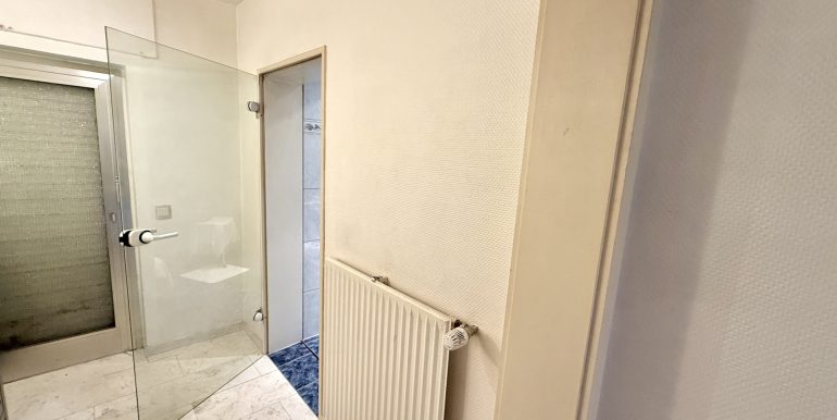 Zugang zum Schwimmbad und Sauna