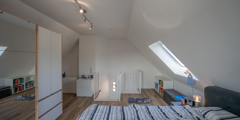 Schlafzimmer DG