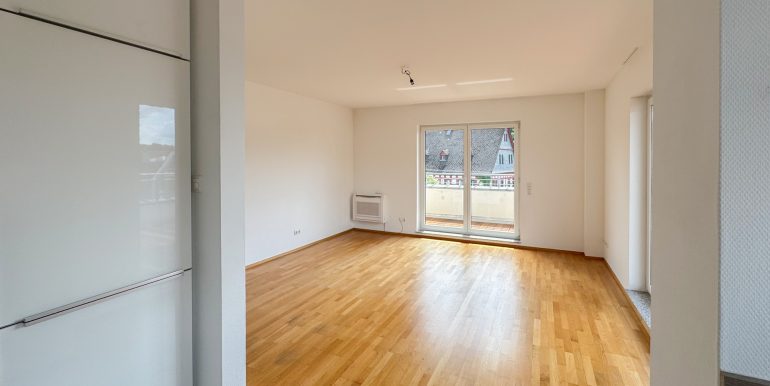 Blick von der Küche in den Wohnraum
