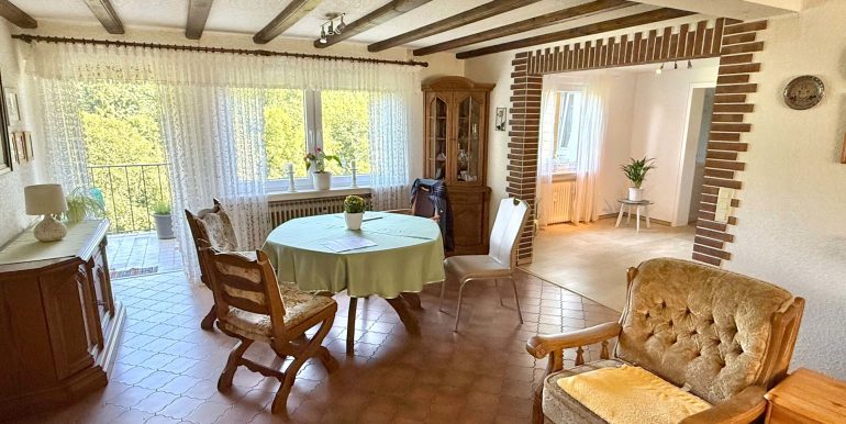 EG rechts Wohn-/Esszimmer mit Balkon