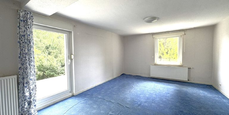 großes Schlafzimmer...