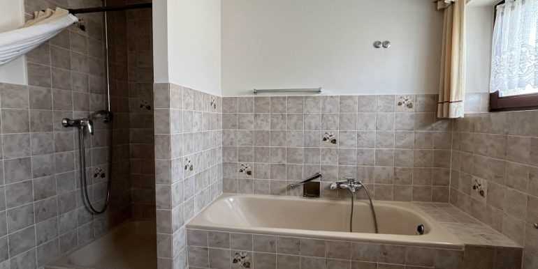 Wanne und Dusche
