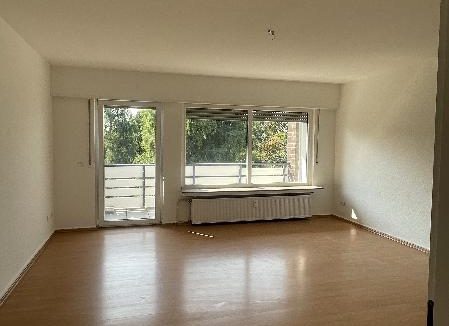 Wohnzimmer mit Balkon