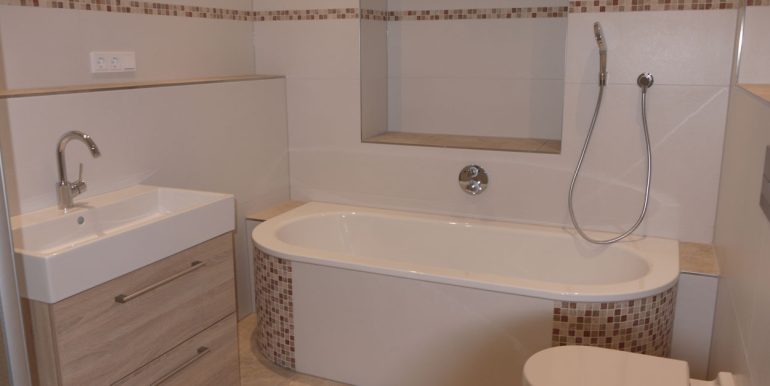 Teilansicht Badezimmer 1