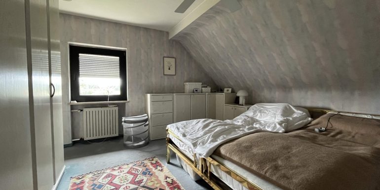 Schlafzimmer DG