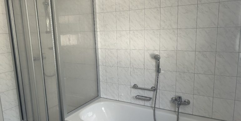 Dusche und Wanne