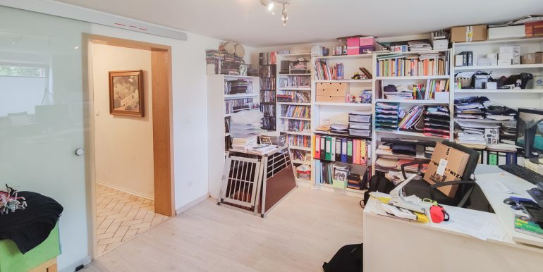 Büro EG
