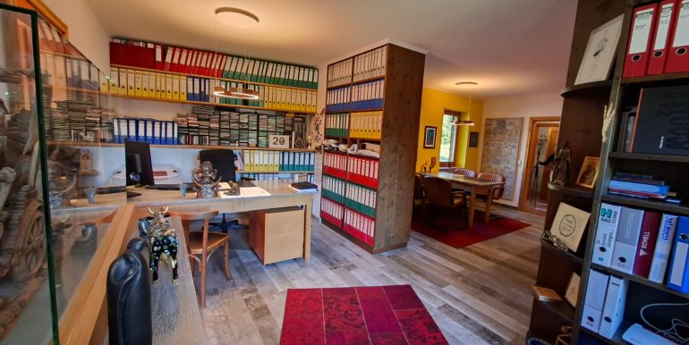 Büro EG
