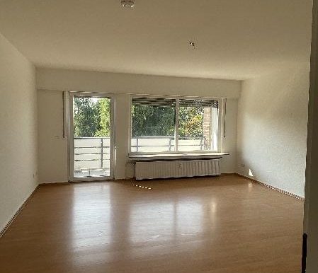 Wohnzimmer mit Balkon