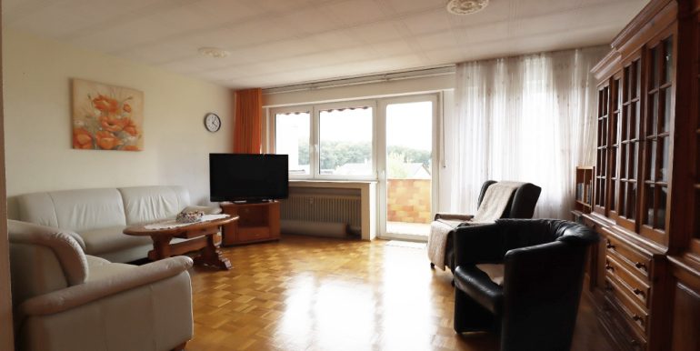 Wohnraum mit Balkonzugang