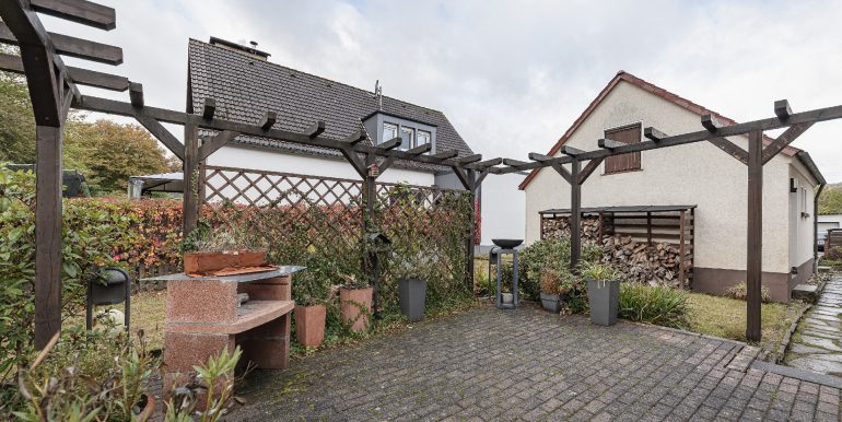 Südwestterrasse mit Garten