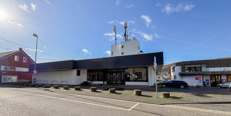Straßenansicht Gewerbeeinheit
