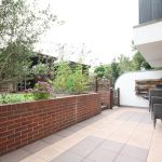 Terrasse  und  Garten