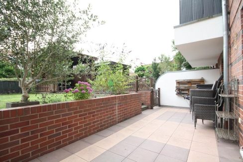 Terrasse  und  Garten