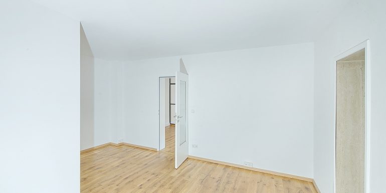 Durchgang zum rückwärtigen Büro