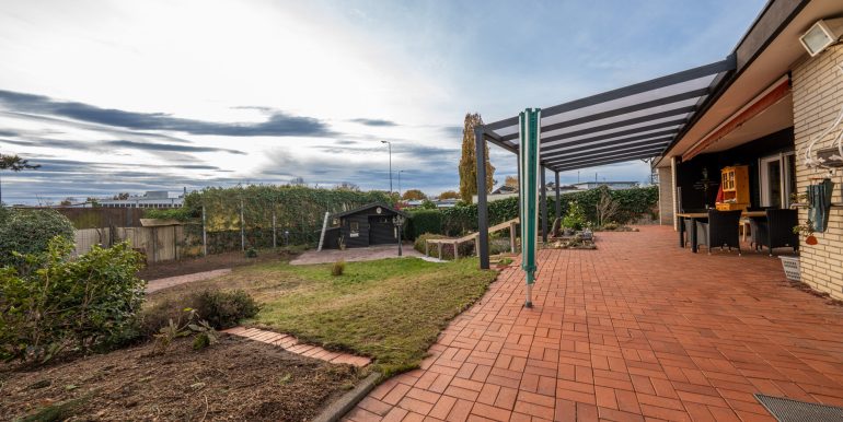 Terrasse mit Blick in den Garten
