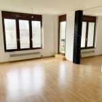 Wohnbereich Blick Schlafzimmer und Balkon