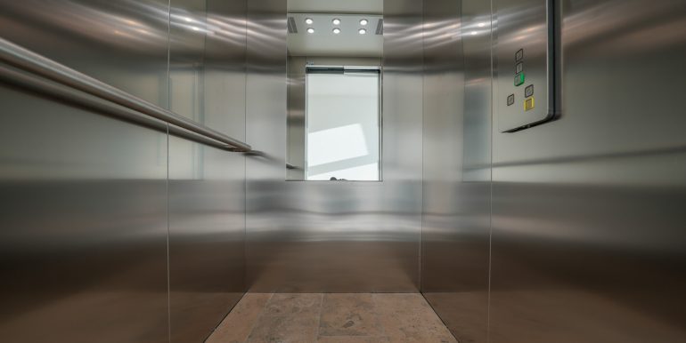 Aufzug in das 1. Obergeschoss