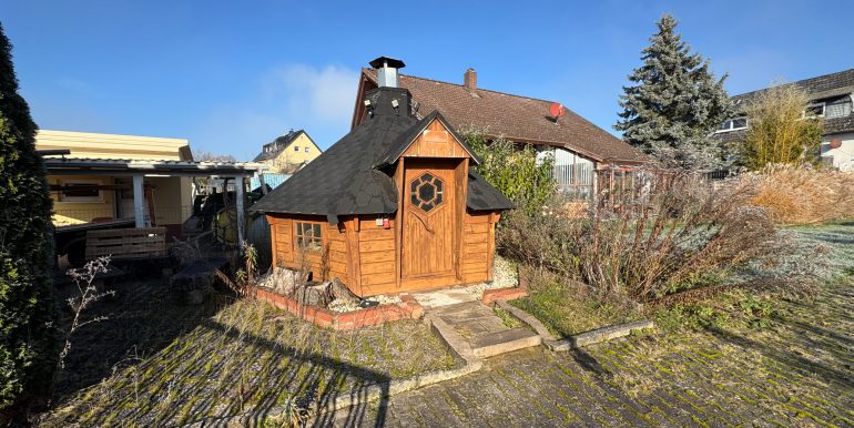 Grillhütte mit Sonne