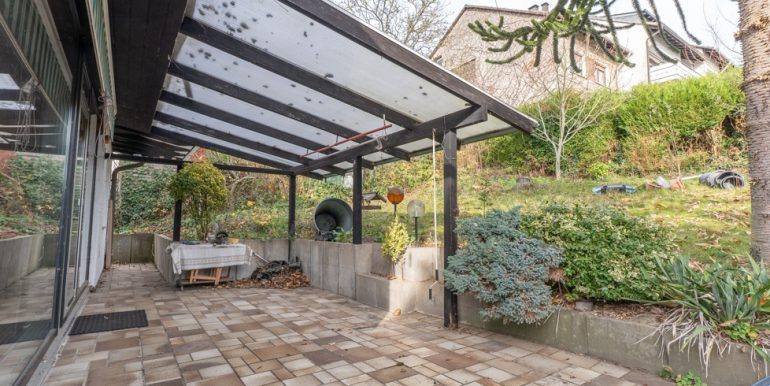 Die teilüberdachte Terrasse