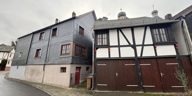 Rückseite mit neuer Verschieferung