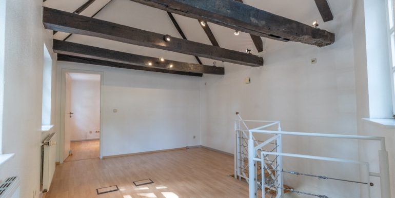 Büro/ Besprechungsraum im OG