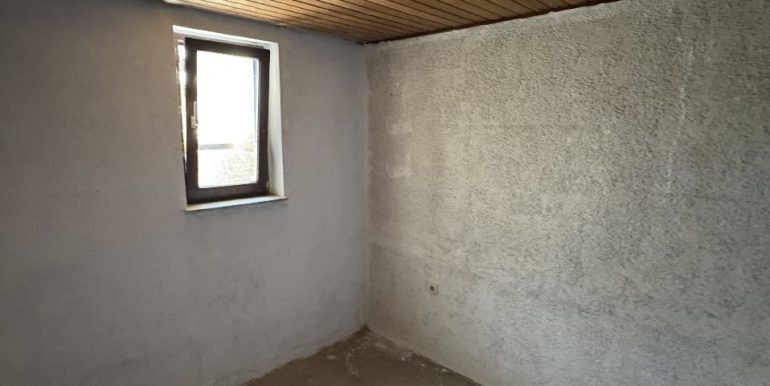 Kellerraum mit Fenster