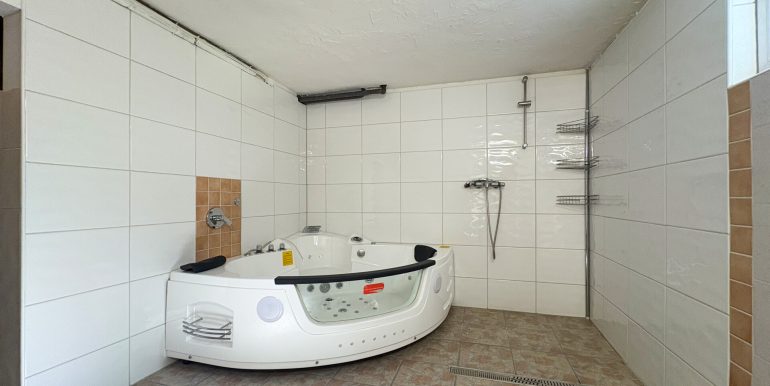 Haupthaus - Bad im KG