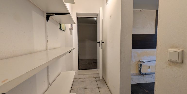 Abstellraum Küche, Zugang zur Garage