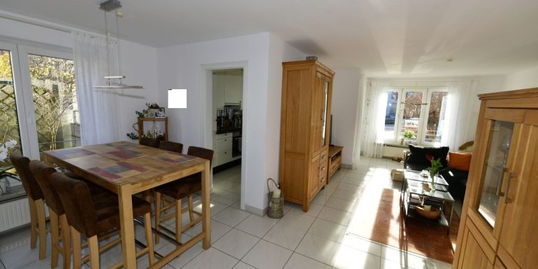 Wohnzimmer mit Essbereich