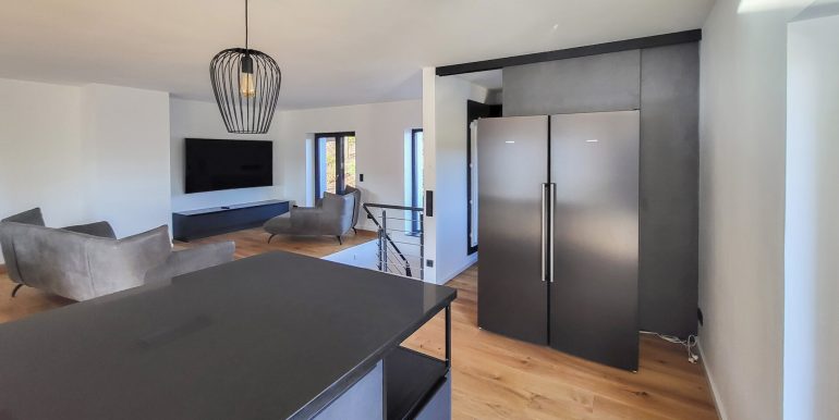 Küche mit Zugang zur zweiten Küche